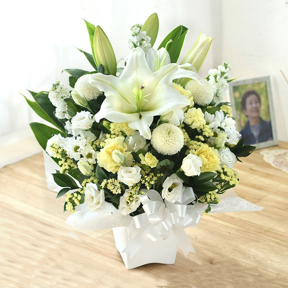 Sympathy Standing Bouquet (M) Yellow